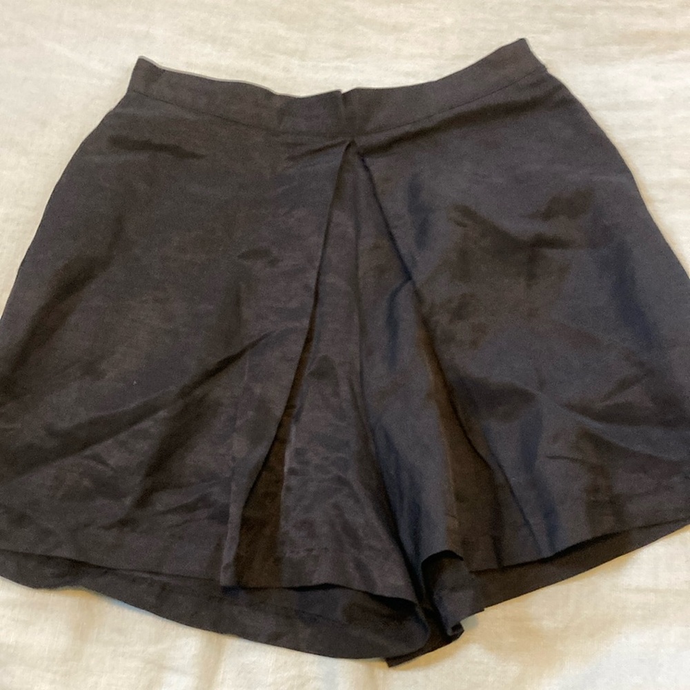 Cameo Linen Shorts